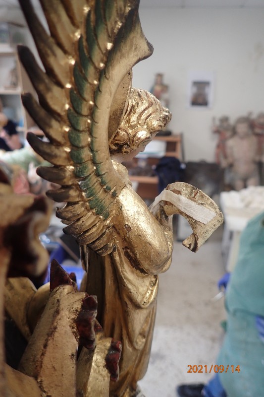 Atelier Giordani - Conservation - Restauration
Edifice – Mobilier - Sculpture – Objets d’art – Moulage –
Pierre, bois métal, polychromie et dorure - Restauration d'une statue de la Vierge à l'enfant de la Cathédrale Notre-Dame-de-la-Treille en bois polychrome et dorure - Bois polychrome et dorure - -Dépose/repose avec transfert en atelier
-Dépoussiérage minutieux sous aspiration contrôlée
-Refixage de la polychromie soulevée
-Nettoyage au triammonium citrate
-Complément de sculpture
-Réintégration de dorure
-Réintégration de polychromie
- Protection de la surface par application d'une cire microcristalline