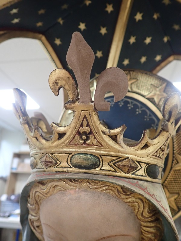 Atelier Giordani - Conservation - Restauration
Edifice – Mobilier - Sculpture – Objets d’art – Moulage –
Pierre, bois métal, polychromie et dorure - Restauration d'une statue de la Vierge à l'enfant de la Cathédrale Notre-Dame-de-la-Treille en bois polychrome et dorure - Bois polychrome et dorure - -Dépose/repose avec transfert en atelier
-Dépoussiérage minutieux sous aspiration contrôlée
-Refixage de la polychromie soulevée
-Nettoyage au triammonium citrate
-Complément de sculpture
-Réintégration de dorure
-Réintégration de polychromie
- Protection de la surface par application d'une cire microcristalline