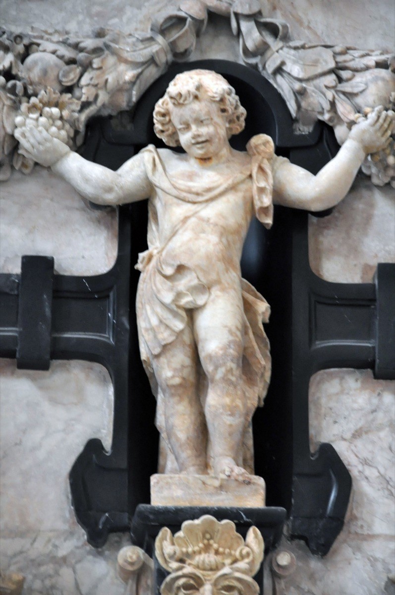 Atelier Giordani - Conservation - Restauration
Edifice – Mobilier - Sculpture – Objets d’art – Moulage –
Pierre, bois métal, polychromie et dorure - Restauration de la statuaire et du 
décor sculpté du retable majeur 
et des clôtures - Albâtre et marbres - OPÉRATIONS RÉALISÉES
- Nettoyage par compresses 
- Consolidation de la pierre 
- Réintégration formelle 
- Ragréages, collage et goujonnage 
- Harmonisation

Décors et statuaires, déposés, traités en atelier et remontés