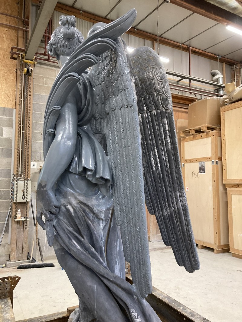 Atelier Giordani - Conservation - Restauration
Edifice – Mobilier - Sculpture – Objets d’art – Moulage –
Pierre, bois métal, polychromie et dorure - Dorure de l'Arc de triomphe du Carrousel du Louvre - Dorure à la mixtion - Application de la peinture d’accroche
Application de la peinture teinté ocre jaune
Application de la mixtion
Pose des feuilles d’or libres et encollées puis époussetage 
Retouches or mica
Matage