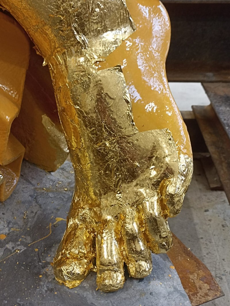 Atelier Giordani - Conservation - Restauration
Edifice – Mobilier - Sculpture – Objets d’art – Moulage –
Pierre, bois métal, polychromie et dorure - Dorure de l'Arc de triomphe du Carrousel du Louvre - Dorure à la mixtion - Application de la peinture d’accroche
Application de la peinture teinté ocre jaune
Application de la mixtion
Pose des feuilles d’or libres et encollées puis époussetage 
Retouches or mica
Matage