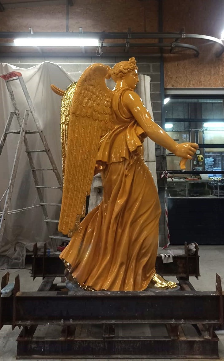 Atelier Giordani - Conservation - Restauration
Edifice – Mobilier - Sculpture – Objets d’art – Moulage –
Pierre, bois métal, polychromie et dorure - Dorure de l'Arc de triomphe du Carrousel du Louvre - Dorure à la mixtion - Application de la peinture d’accroche
Application de la peinture teinté ocre jaune
Application de la mixtion
Pose des feuilles d’or libres et encollées puis époussetage 
Retouches or mica
Matage