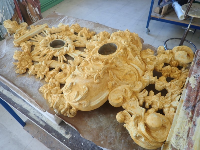 Atelier Giordani - Conservation - Restauration
Edifice – Mobilier - Sculpture – Objets d’art – Moulage –
Pierre, bois métal, polychromie et dorure - Conservation restauration d'une paire de reliquaires - Bois polychrome et dorure - Traitement insecticide par anoxie dynamique et pulvérisation au revers d’insecticide
Purge des zones trop altérées
Traitement de consolidation chimique du bois
Pose de pièce de renfort ponctuelle au revers et pose d’intissé polyester au revers pour consolidation structurelle
Comblement des fentes de dessiccation par application de flipots encollés
Bouchage des manques à la résine époxydique 
Complément des manques à la résine époxydique chargée en poudre de bois
Restitution d’une dorure à la mixtion avec patine et cirage à la ciremicrocristaline
Retouche du faux-marbre sur les socles par usage de peinture acrylique