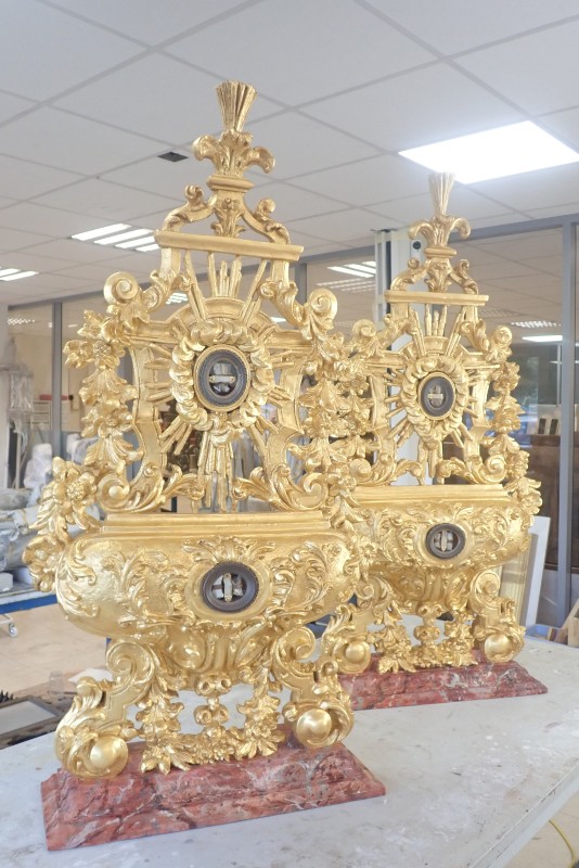 Atelier Giordani - Conservation - Restauration
Edifice – Mobilier - Sculpture – Objets d’art – Moulage –
Pierre, bois métal, polychromie et dorure - Conservation restauration d'une paire de reliquaires - Bois polychrome et dorure - Traitement insecticide par anoxie dynamique et pulvérisation au revers d’insecticide
Purge des zones trop altérées
Traitement de consolidation chimique du bois
Pose de pièce de renfort ponctuelle au revers et pose d’intissé polyester au revers pour consolidation structurelle
Comblement des fentes de dessiccation par application de flipots encollés
Bouchage des manques à la résine époxydique 
Complément des manques à la résine époxydique chargée en poudre de bois
Restitution d’une dorure à la mixtion avec patine et cirage à la ciremicrocristaline
Retouche du faux-marbre sur les socles par usage de peinture acrylique