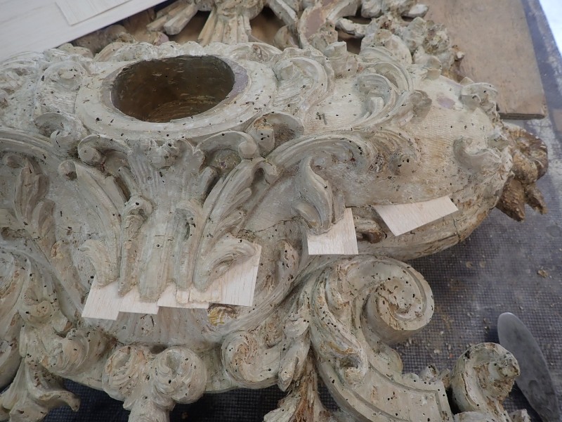 Atelier Giordani - Conservation - Restauration
Edifice – Mobilier - Sculpture – Objets d’art – Moulage –
Pierre, bois métal, polychromie et dorure - Conservation restauration d'une paire de reliquaires - Bois polychrome et dorure - Traitement insecticide par anoxie dynamique et pulvérisation au revers d’insecticide
Purge des zones trop altérées
Traitement de consolidation chimique du bois
Pose de pièce de renfort ponctuelle au revers et pose d’intissé polyester au revers pour consolidation structurelle
Comblement des fentes de dessiccation par application de flipots encollés
Bouchage des manques à la résine époxydique 
Complément des manques à la résine époxydique chargée en poudre de bois
Restitution d’une dorure à la mixtion avec patine et cirage à la ciremicrocristaline
Retouche du faux-marbre sur les socles par usage de peinture acrylique