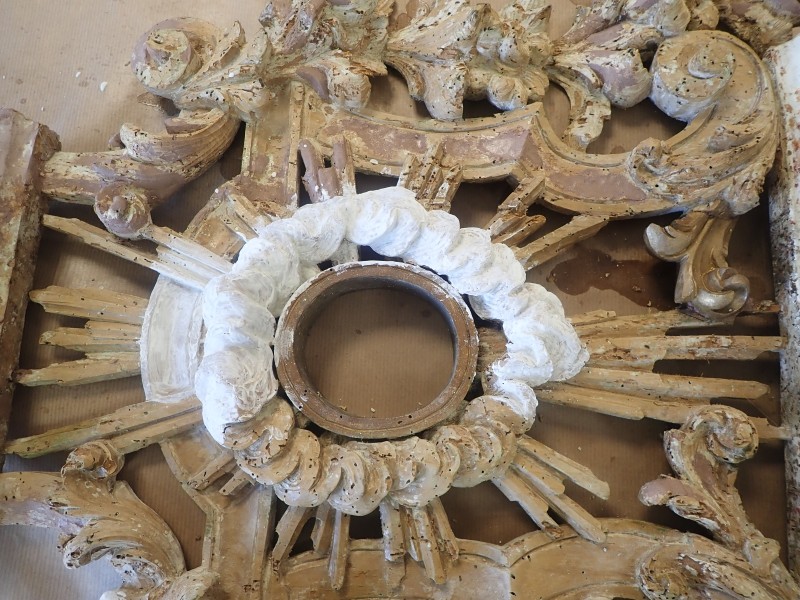 Atelier Giordani - Conservation - Restauration
Edifice – Mobilier - Sculpture – Objets d’art – Moulage –
Pierre, bois métal, polychromie et dorure - Conservation restauration d'une paire de reliquaires - Bois polychrome et dorure - Traitement insecticide par anoxie dynamique et pulvérisation au revers d’insecticide
Purge des zones trop altérées
Traitement de consolidation chimique du bois
Pose de pièce de renfort ponctuelle au revers et pose d’intissé polyester au revers pour consolidation structurelle
Comblement des fentes de dessiccation par application de flipots encollés
Bouchage des manques à la résine époxydique 
Complément des manques à la résine époxydique chargée en poudre de bois
Restitution d’une dorure à la mixtion avec patine et cirage à la ciremicrocristaline
Retouche du faux-marbre sur les socles par usage de peinture acrylique