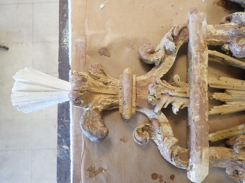 Atelier Giordani - Conservation - Restauration
Edifice – Mobilier - Sculpture – Objets d’art – Moulage –
Pierre, bois métal, polychromie et dorure - Conservation restauration d'une paire de reliquaires - Bois polychrome et dorure - Traitement insecticide par anoxie dynamique et pulvérisation au revers d’insecticide
Purge des zones trop altérées
Traitement de consolidation chimique du bois
Pose de pièce de renfort ponctuelle au revers et pose d’intissé polyester au revers pour consolidation structurelle
Comblement des fentes de dessiccation par application de flipots encollés
Bouchage des manques à la résine époxydique 
Complément des manques à la résine époxydique chargée en poudre de bois
Restitution d’une dorure à la mixtion avec patine et cirage à la ciremicrocristaline
Retouche du faux-marbre sur les socles par usage de peinture acrylique