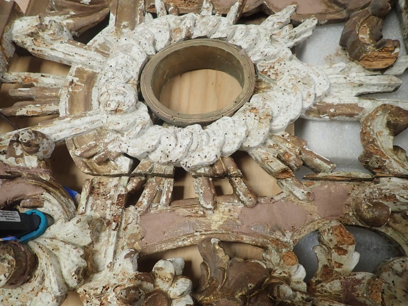 Atelier Giordani - Conservation - Restauration
Edifice – Mobilier - Sculpture – Objets d’art – Moulage –
Pierre, bois métal, polychromie et dorure - Conservation restauration d'une paire de reliquaires - Bois polychrome et dorure - Traitement insecticide par anoxie dynamique et pulvérisation au revers d’insecticide
Purge des zones trop altérées
Traitement de consolidation chimique du bois
Pose de pièce de renfort ponctuelle au revers et pose d’intissé polyester au revers pour consolidation structurelle
Comblement des fentes de dessiccation par application de flipots encollés
Bouchage des manques à la résine époxydique 
Complément des manques à la résine époxydique chargée en poudre de bois
Restitution d’une dorure à la mixtion avec patine et cirage à la ciremicrocristaline
Retouche du faux-marbre sur les socles par usage de peinture acrylique