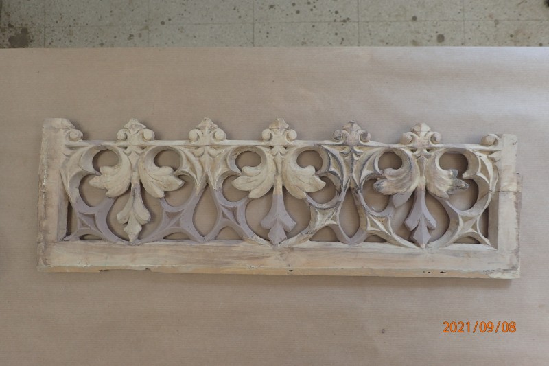 Atelier Giordani - Conservation - Restauration
Edifice – Mobilier - Sculpture – Objets d’art – Moulage –
Pierre, bois métal, polychromie et dorure - Conservation restauration de 2 retables baldaquin pour l'Eglise Saint Quentin - Bois polychrome - -	Dépoussiérage soigneux 
-	Purges des altération et anciennes restaurations
-	Traitement insecticide et fongicide
-	Consolidation chimide du bois
-	Révision des assemblages et resserrement des disjointoiements
-	Consolidation par pièces de renforts et greffes de bois de même essence
-	Bouchages et modelage des manques à la résine époxydique
-	Nettoyage des surfaces
-	Masticage des lacunes de surface
-	Traitement des éléments métalliques
-	Harmonisation colorée des surfaces
-	Restauration des statues
-      Dégagement de polychromie de la Statue de la Vierge à l'enfant