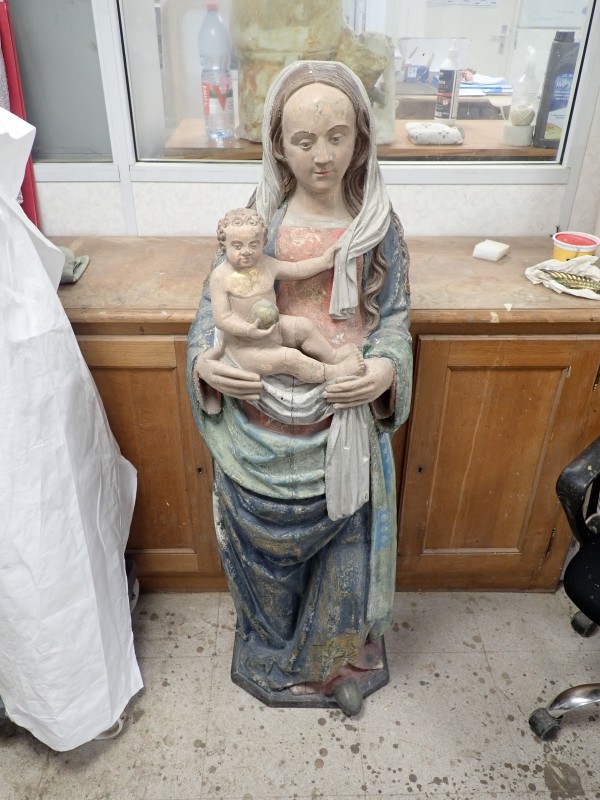 Atelier Giordani - Conservation - Restauration
Edifice – Mobilier - Sculpture – Objets d’art – Moulage –
Pierre, bois métal, polychromie et dorure - Conservation restauration de 2 retables baldaquin pour l'Eglise Saint Quentin - Bois polychrome - -	Dépoussiérage soigneux 
-	Purges des altération et anciennes restaurations
-	Traitement insecticide et fongicide
-	Consolidation chimide du bois
-	Révision des assemblages et resserrement des disjointoiements
-	Consolidation par pièces de renforts et greffes de bois de même essence
-	Bouchages et modelage des manques à la résine époxydique
-	Nettoyage des surfaces
-	Masticage des lacunes de surface
-	Traitement des éléments métalliques
-	Harmonisation colorée des surfaces
-	Restauration des statues
-      Dégagement de polychromie de la Statue de la Vierge à l'enfant