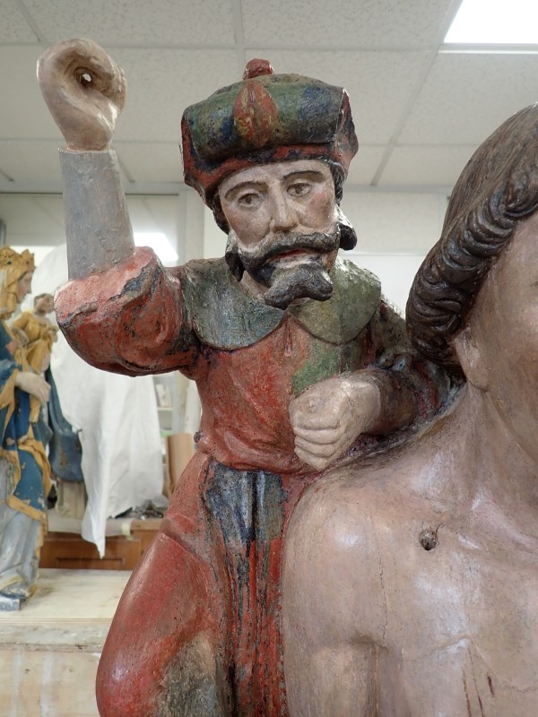 Atelier Giordani - Conservation - Restauration
Edifice – Mobilier - Sculpture – Objets d’art – Moulage –
Pierre, bois métal, polychromie et dorure - Conservation restauration de 2 retables baldaquin pour l'Eglise Saint Quentin - Bois polychrome - -	Dépoussiérage soigneux 
-	Purges des altération et anciennes restaurations
-	Traitement insecticide et fongicide
-	Consolidation chimide du bois
-	Révision des assemblages et resserrement des disjointoiements
-	Consolidation par pièces de renforts et greffes de bois de même essence
-	Bouchages et modelage des manques à la résine époxydique
-	Nettoyage des surfaces
-	Masticage des lacunes de surface
-	Traitement des éléments métalliques
-	Harmonisation colorée des surfaces
-	Restauration des statues
-      Dégagement de polychromie de la Statue de la Vierge à l'enfant