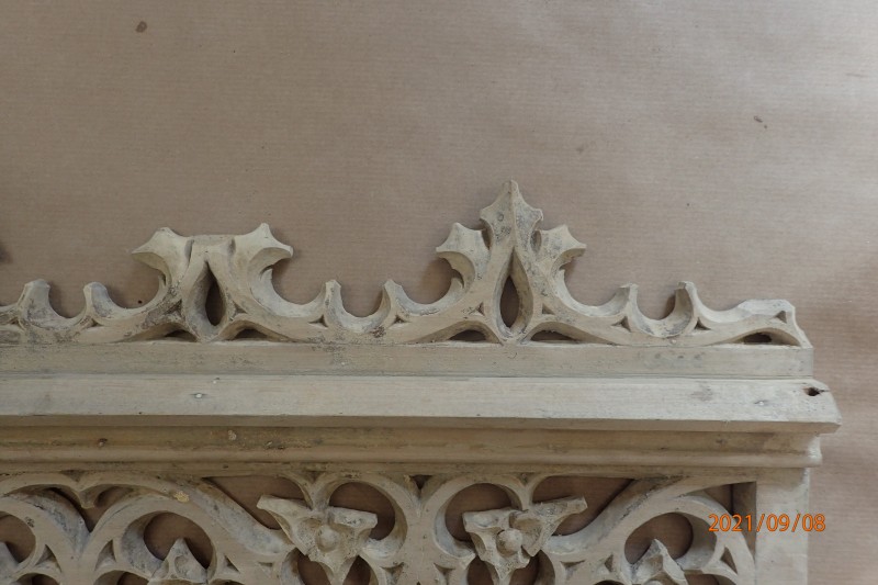 Atelier Giordani - Conservation - Restauration
Edifice – Mobilier - Sculpture – Objets d’art – Moulage –
Pierre, bois métal, polychromie et dorure - Conservation restauration de 2 retables baldaquin pour l'Eglise Saint Quentin - Bois polychrome - -	Dépoussiérage soigneux 
-	Purges des altération et anciennes restaurations
-	Traitement insecticide et fongicide
-	Consolidation chimide du bois
-	Révision des assemblages et resserrement des disjointoiements
-	Consolidation par pièces de renforts et greffes de bois de même essence
-	Bouchages et modelage des manques à la résine époxydique
-	Nettoyage des surfaces
-	Masticage des lacunes de surface
-	Traitement des éléments métalliques
-	Harmonisation colorée des surfaces
-	Restauration des statues
-      Dégagement de polychromie de la Statue de la Vierge à l'enfant