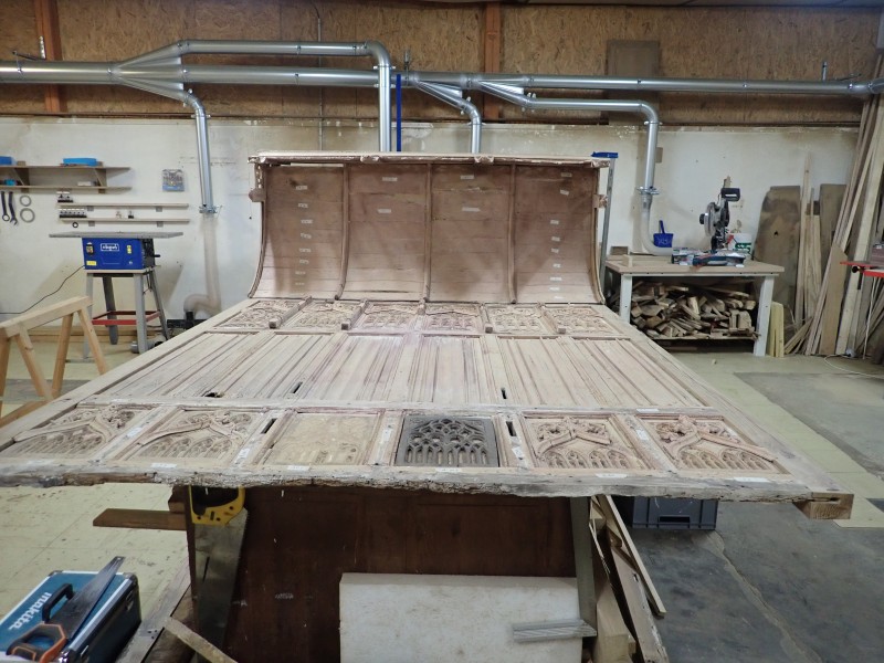 Atelier Giordani - Conservation - Restauration
Edifice – Mobilier - Sculpture – Objets d’art – Moulage –
Pierre, bois métal, polychromie et dorure - Conservation restauration de 2 retables baldaquin pour l'Eglise Saint Quentin - Bois polychrome - -	Dépoussiérage soigneux 
-	Purges des altération et anciennes restaurations
-	Traitement insecticide et fongicide
-	Consolidation chimide du bois
-	Révision des assemblages et resserrement des disjointoiements
-	Consolidation par pièces de renforts et greffes de bois de même essence
-	Bouchages et modelage des manques à la résine époxydique
-	Nettoyage des surfaces
-	Masticage des lacunes de surface
-	Traitement des éléments métalliques
-	Harmonisation colorée des surfaces
-	Restauration des statues
-      Dégagement de polychromie de la Statue de la Vierge à l'enfant