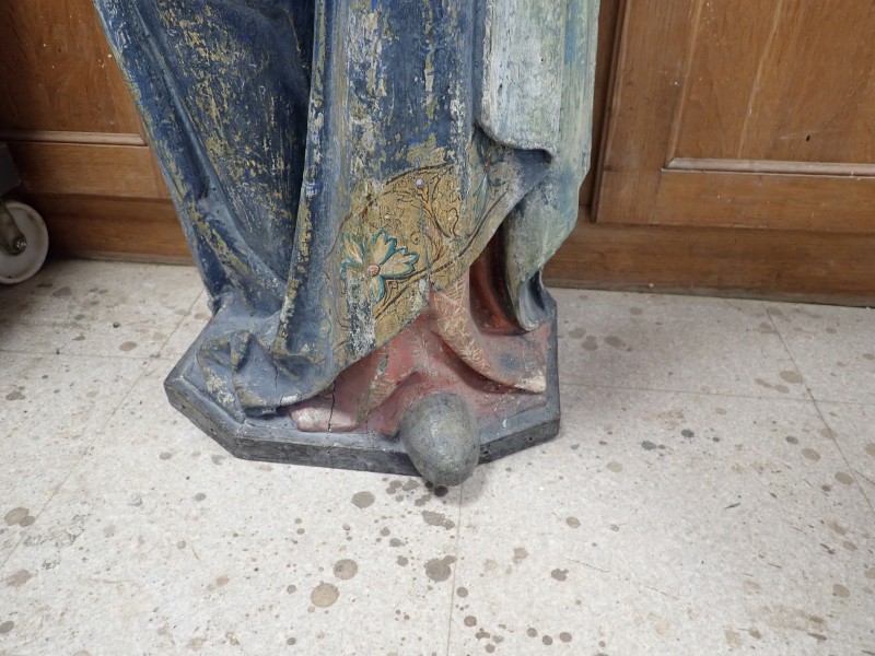 Atelier Giordani - Conservation - Restauration
Edifice – Mobilier - Sculpture – Objets d’art – Moulage –
Pierre, bois métal, polychromie et dorure - Conservation restauration de 2 retables baldaquin pour l'Eglise Saint Quentin - Bois polychrome - -	Dépoussiérage soigneux 
-	Purges des altération et anciennes restaurations
-	Traitement insecticide et fongicide
-	Consolidation chimide du bois
-	Révision des assemblages et resserrement des disjointoiements
-	Consolidation par pièces de renforts et greffes de bois de même essence
-	Bouchages et modelage des manques à la résine époxydique
-	Nettoyage des surfaces
-	Masticage des lacunes de surface
-	Traitement des éléments métalliques
-	Harmonisation colorée des surfaces
-	Restauration des statues
-      Dégagement de polychromie de la Statue de la Vierge à l'enfant