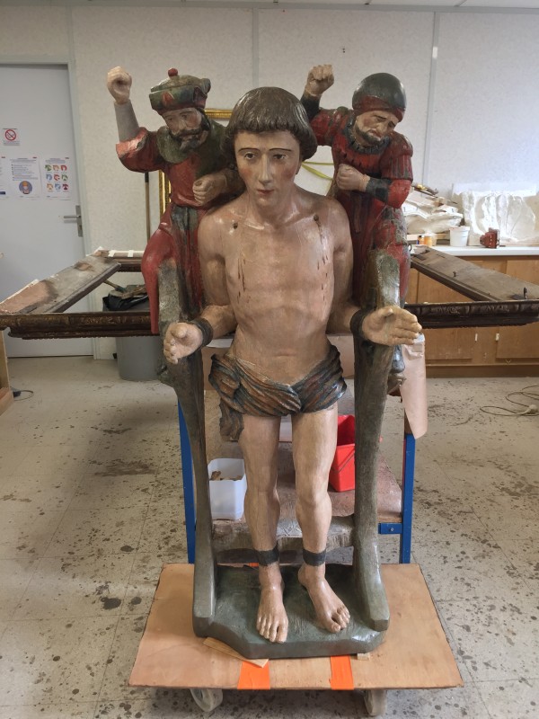 Atelier Giordani - Conservation - Restauration
Edifice – Mobilier - Sculpture – Objets d’art – Moulage –
Pierre, bois métal, polychromie et dorure - Conservation restauration de 2 retables baldaquin pour l'Eglise Saint Quentin - Bois polychrome - -	Dépoussiérage soigneux 
-	Purges des altération et anciennes restaurations
-	Traitement insecticide et fongicide
-	Consolidation chimide du bois
-	Révision des assemblages et resserrement des disjointoiements
-	Consolidation par pièces de renforts et greffes de bois de même essence
-	Bouchages et modelage des manques à la résine époxydique
-	Nettoyage des surfaces
-	Masticage des lacunes de surface
-	Traitement des éléments métalliques
-	Harmonisation colorée des surfaces
-	Restauration des statues
-      Dégagement de polychromie de la Statue de la Vierge à l'enfant