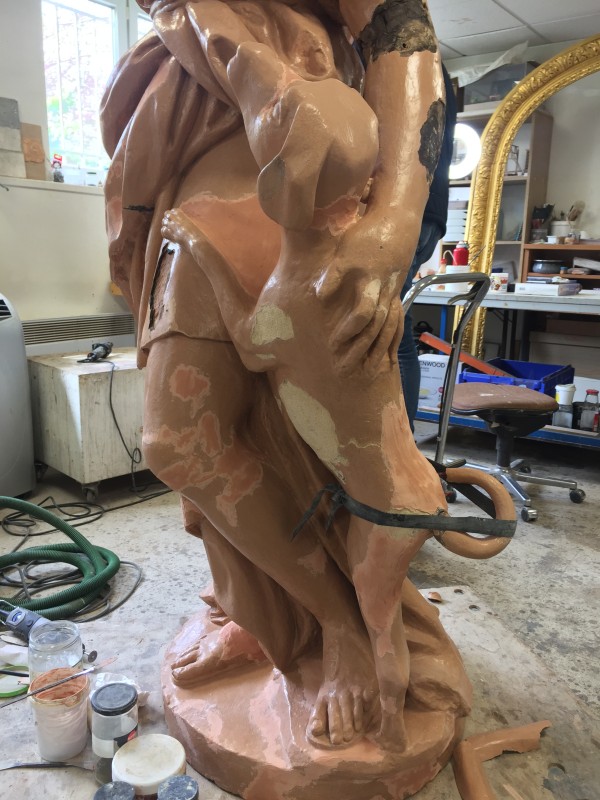 Atelier Giordani - Conservation - Restauration
Edifice – Mobilier - Sculpture – Objets d’art – Moulage –
Pierre, bois métal, polychromie et dorure - Conservation restauration de 2 statues en terre cuite du jardin du Château d'Omonville - Terre cuite - - Dépose et transfert en atelier
- Repérage des fragments déposés
- Purge des anciennes restaurations et badigeons écaillant
- Traitement biocide
-  Dépoussiérage soigneux sous aspiration contrôlée
- Pré-consolidation du support
- Re-fixage de polychromie
- Nettoyage 
- Consolidation du support
- Re-fixage du badigeon
- Goujonnages et collage
- Renforts structurels
- Comblement et remodelage des manques
- Comblement des fissures par coulis de chaux
- Retouche colorées et harmonisation
- Repose et scellement