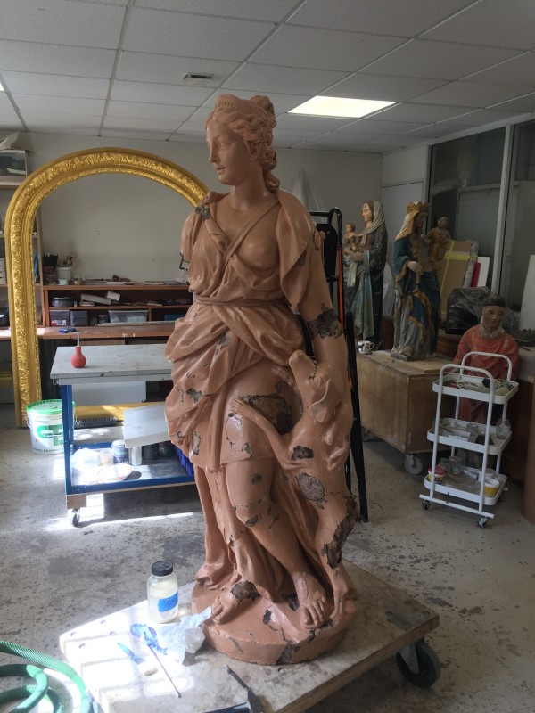 Atelier Giordani - Conservation - Restauration
Edifice – Mobilier - Sculpture – Objets d’art – Moulage –
Pierre, bois métal, polychromie et dorure - Conservation restauration de 2 statues en terre cuite du jardin du Château d'Omonville - Terre cuite - - Dépose et transfert en atelier
- Repérage des fragments déposés
- Purge des anciennes restaurations et badigeons écaillant
- Traitement biocide
-  Dépoussiérage soigneux sous aspiration contrôlée
- Pré-consolidation du support
- Re-fixage de polychromie
- Nettoyage 
- Consolidation du support
- Re-fixage du badigeon
- Goujonnages et collage
- Renforts structurels
- Comblement et remodelage des manques
- Comblement des fissures par coulis de chaux
- Retouche colorées et harmonisation
- Repose et scellement