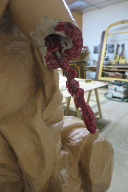 Atelier Giordani - Conservation - Restauration
Edifice – Mobilier - Sculpture – Objets d’art – Moulage –
Pierre, bois métal, polychromie et dorure - Conservation restauration de 2 statues en terre cuite du jardin du Château d'Omonville - Terre cuite - - Dépose et transfert en atelier
- Repérage des fragments déposés
- Purge des anciennes restaurations et badigeons écaillant
- Traitement biocide
-  Dépoussiérage soigneux sous aspiration contrôlée
- Pré-consolidation du support
- Re-fixage de polychromie
- Nettoyage 
- Consolidation du support
- Re-fixage du badigeon
- Goujonnages et collage
- Renforts structurels
- Comblement et remodelage des manques
- Comblement des fissures par coulis de chaux
- Retouche colorées et harmonisation
- Repose et scellement