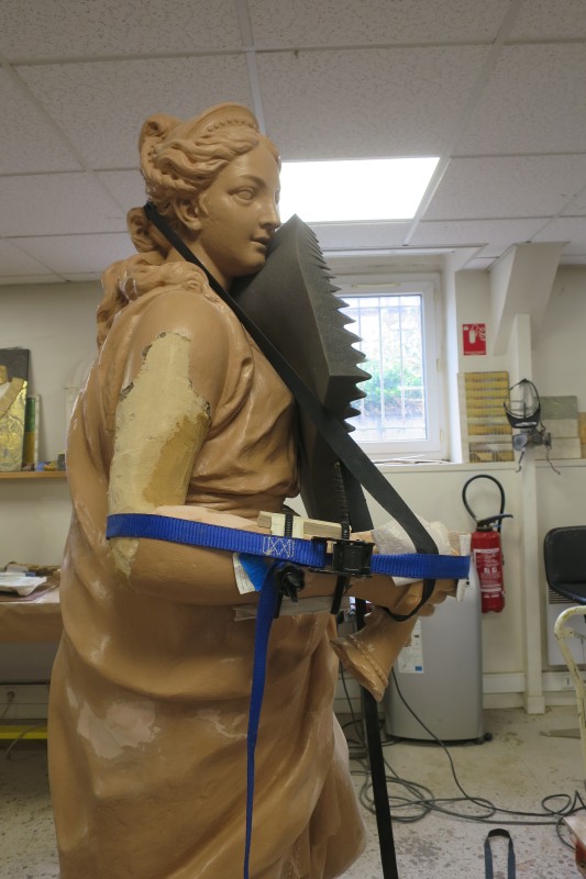 Atelier Giordani - Conservation - Restauration
Edifice – Mobilier - Sculpture – Objets d’art – Moulage –
Pierre, bois métal, polychromie et dorure - Conservation restauration de 2 statues en terre cuite du jardin du Château d'Omonville - Terre cuite - - Dépose et transfert en atelier
- Repérage des fragments déposés
- Purge des anciennes restaurations et badigeons écaillant
- Traitement biocide
-  Dépoussiérage soigneux sous aspiration contrôlée
- Pré-consolidation du support
- Re-fixage de polychromie
- Nettoyage 
- Consolidation du support
- Re-fixage du badigeon
- Goujonnages et collage
- Renforts structurels
- Comblement et remodelage des manques
- Comblement des fissures par coulis de chaux
- Retouche colorées et harmonisation
- Repose et scellement