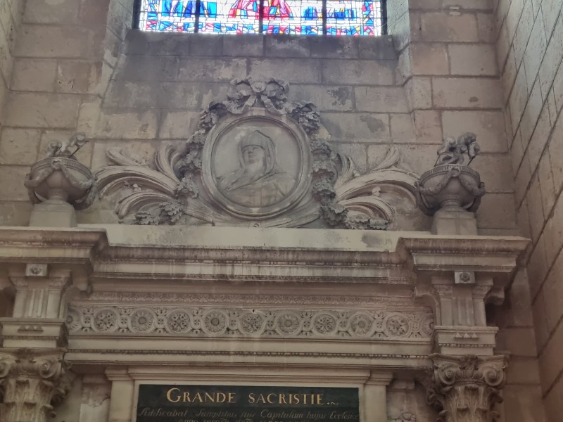 Atelier Giordani - Conservation - Restauration
Edifice – Mobilier - Sculpture – Objets d’art – Moulage –
Pierre, bois métal, polychromie et dorure - Conservation restauration de l'ensemble architectural de la porte de la sacristie de la Cathédrale Saint Gervais - Pierre calcaire et marbre avec dorure - - Dessalement avec des compresses de pulpe de cellulose
- Nettoyage du marbre à l’aide d’un vaporetto
- Nettoyage de la pierre avec un film Latex pelable
- Consolidation par infiltration
- Ragréage avec un mortier de type Altar
- Harmonisation du fronton et des pots à flammes
- Reprise ponctuelle des lettrages à la feuille d’or
- Lustrage du marbre au chiffon doux