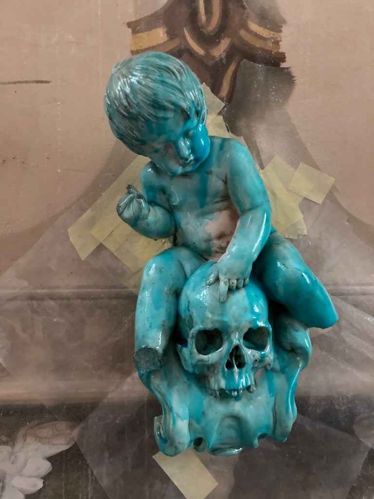 Atelier Giordani - Conservation - Restauration
Edifice – Mobilier - Sculpture – Objets d’art – Moulage –
Pierre, bois métal, polychromie et dorure - Conservation restauration de la Chapelle mortuaire de l'Eglise Sainte Cécile - Maçonnerie et plâtre
décors peint
Dorure - ENDUITS MURAUX PEINTS: 
Consolidation des enduits muraux
Dévernissage et nettoyage des peintures murales 
Refixage des écailles pulvérulentes de polychromie 
Comblement des fissurations et manques au niveau des enduits muraux
Réintégration colorée

STATUE SAINT EVEQUE: 
Dépoussiérage et traitement insecticide
Consolidation du bois et des assemblages 
Nettoyage de la crasse indurée en surface 
Réintégration des éléments mobiles
Comblement et masticage des manques et lacunes 
Réintégration colorée et de dorure

MAUSOLE ET AUTEL: 
Consolidation chimique de la pierre fragilisée
Nettoyage des surfaces
Assemblage et collage des éléments mobiles et déchus 
Moulage des bustes et putti manquants
Comblements des manques, bouchages et ragréage de finitions
Retouches colorées et de dorures, lustrage
Repose des bas-reliefs et table d'autel traités en atelier