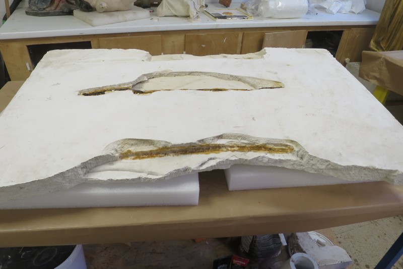 Atelier Giordani - Conservation - Restauration
Edifice – Mobilier - Sculpture – Objets d’art – Moulage –
Pierre, bois métal, polychromie et dorure - Conservation restauration de la Chapelle mortuaire de l'Eglise Sainte Cécile - Maçonnerie et plâtre
décors peint
Dorure - ENDUITS MURAUX PEINTS: 
Consolidation des enduits muraux
Dévernissage et nettoyage des peintures murales 
Refixage des écailles pulvérulentes de polychromie 
Comblement des fissurations et manques au niveau des enduits muraux
Réintégration colorée

STATUE SAINT EVEQUE: 
Dépoussiérage et traitement insecticide
Consolidation du bois et des assemblages 
Nettoyage de la crasse indurée en surface 
Réintégration des éléments mobiles
Comblement et masticage des manques et lacunes 
Réintégration colorée et de dorure

MAUSOLE ET AUTEL: 
Consolidation chimique de la pierre fragilisée
Nettoyage des surfaces
Assemblage et collage des éléments mobiles et déchus 
Moulage des bustes et putti manquants
Comblements des manques, bouchages et ragréage de finitions
Retouches colorées et de dorures, lustrage
Repose des bas-reliefs et table d'autel traités en atelier
