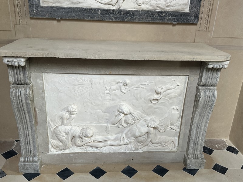Atelier Giordani - Conservation - Restauration
Edifice – Mobilier - Sculpture – Objets d’art – Moulage –
Pierre, bois métal, polychromie et dorure - Conservation restauration de la Chapelle mortuaire de l'Eglise Sainte Cécile - Maçonnerie et plâtre
décors peint
Dorure - ENDUITS MURAUX PEINTS: 
Consolidation des enduits muraux
Dévernissage et nettoyage des peintures murales 
Refixage des écailles pulvérulentes de polychromie 
Comblement des fissurations et manques au niveau des enduits muraux
Réintégration colorée

STATUE SAINT EVEQUE: 
Dépoussiérage et traitement insecticide
Consolidation du bois et des assemblages 
Nettoyage de la crasse indurée en surface 
Réintégration des éléments mobiles
Comblement et masticage des manques et lacunes 
Réintégration colorée et de dorure

MAUSOLE ET AUTEL: 
Consolidation chimique de la pierre fragilisée
Nettoyage des surfaces
Assemblage et collage des éléments mobiles et déchus 
Moulage des bustes et putti manquants
Comblements des manques, bouchages et ragréage de finitions
Retouches colorées et de dorures, lustrage
Repose des bas-reliefs et table d'autel traités en atelier