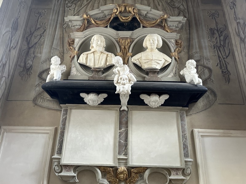 Atelier Giordani - Conservation - Restauration
Edifice – Mobilier - Sculpture – Objets d’art – Moulage –
Pierre, bois métal, polychromie et dorure - Conservation restauration de la Chapelle mortuaire de l'Eglise Sainte Cécile - Maçonnerie et plâtre
décors peint
Dorure - ENDUITS MURAUX PEINTS: 
Consolidation des enduits muraux
Dévernissage et nettoyage des peintures murales 
Refixage des écailles pulvérulentes de polychromie 
Comblement des fissurations et manques au niveau des enduits muraux
Réintégration colorée

STATUE SAINT EVEQUE: 
Dépoussiérage et traitement insecticide
Consolidation du bois et des assemblages 
Nettoyage de la crasse indurée en surface 
Réintégration des éléments mobiles
Comblement et masticage des manques et lacunes 
Réintégration colorée et de dorure

MAUSOLE ET AUTEL: 
Consolidation chimique de la pierre fragilisée
Nettoyage des surfaces
Assemblage et collage des éléments mobiles et déchus 
Moulage des bustes et putti manquants
Comblements des manques, bouchages et ragréage de finitions
Retouches colorées et de dorures, lustrage
Repose des bas-reliefs et table d'autel traités en atelier