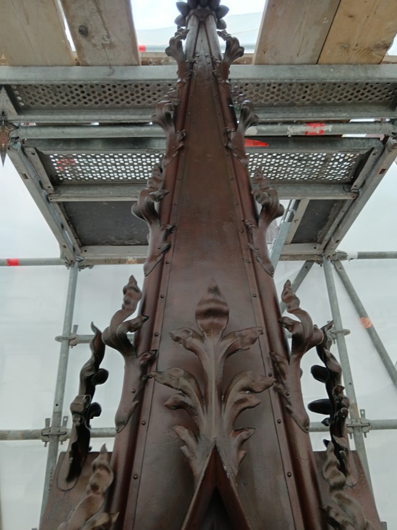 Atelier Giordani - Conservation - Restauration
Edifice – Mobilier - Sculpture – Objets d’art – Moulage –
Pierre, bois métal, polychromie et dorure - Conservation restauration du monument Alexandre Legrand au Palais des Bénédictines - Pierre, statue et pinacle en bronze - Traitement biocide
Nettoyage par microsablage sur le support pierreux
Nettoyage par application de compresses de pulpe de cellulose avec agent complexant EDTA 
Restitution des manques par prises d'empreintes en élastomère et tirés au mortier Altar
Greffe d'un chapiteau
Ragréage des lacunes au mortier Altar
Patine d'harmonisation du support pierreux

Nettoyage de la statue en bronze par microabrasion
Réalisation d'une patine vert-de-gris
Cirage

Nettoyage par microabrasion sur pinacle en bronze
Passivation du support
Cirage