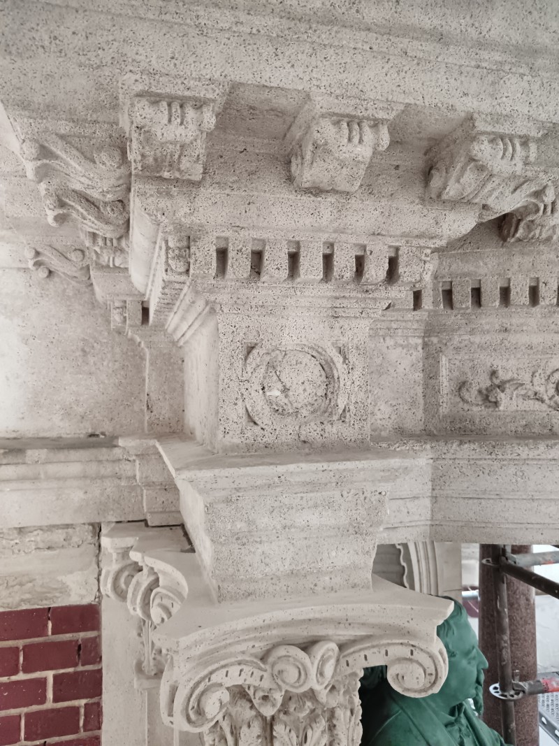 Atelier Giordani - Conservation - Restauration
Edifice – Mobilier - Sculpture – Objets d’art – Moulage –
Pierre, bois métal, polychromie et dorure - Conservation restauration du monument Alexandre Legrand au Palais des Bénédictines - Pierre, statue et pinacle en bronze - Traitement biocide
Nettoyage par microsablage sur le support pierreux
Nettoyage par application de compresses de pulpe de cellulose avec agent complexant EDTA 
Restitution des manques par prises d'empreintes en élastomère et tirés au mortier Altar
Greffe d'un chapiteau
Ragréage des lacunes au mortier Altar
Patine d'harmonisation du support pierreux

Nettoyage de la statue en bronze par microabrasion
Réalisation d'une patine vert-de-gris
Cirage

Nettoyage par microabrasion sur pinacle en bronze
Passivation du support
Cirage