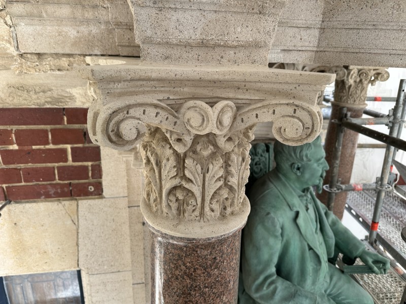 Atelier Giordani - Conservation - Restauration
Edifice – Mobilier - Sculpture – Objets d’art – Moulage –
Pierre, bois métal, polychromie et dorure - Conservation restauration du monument Alexandre Legrand au Palais des Bénédictines - Pierre, statue et pinacle en bronze - Traitement biocide
Nettoyage par microsablage sur le support pierreux
Nettoyage par application de compresses de pulpe de cellulose avec agent complexant EDTA 
Restitution des manques par prises d'empreintes en élastomère et tirés au mortier Altar
Greffe d'un chapiteau
Ragréage des lacunes au mortier Altar
Patine d'harmonisation du support pierreux

Nettoyage de la statue en bronze par microabrasion
Réalisation d'une patine vert-de-gris
Cirage

Nettoyage par microabrasion sur pinacle en bronze
Passivation du support
Cirage