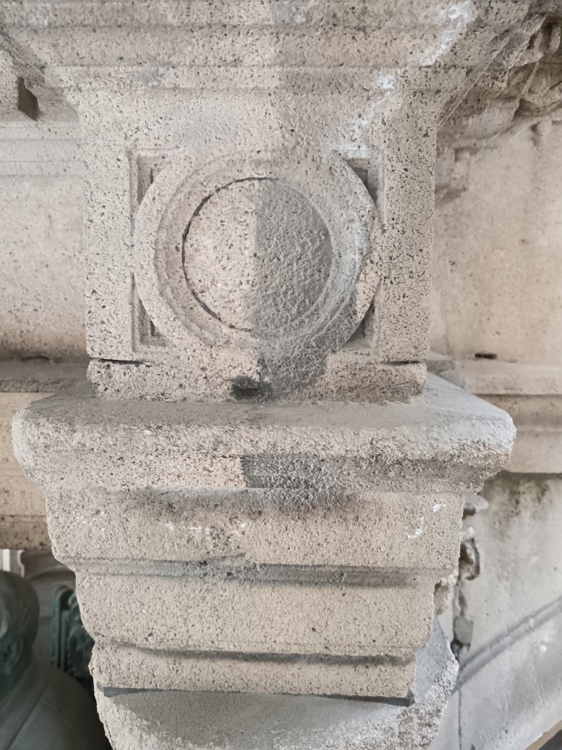 Atelier Giordani - Conservation - Restauration
Edifice – Mobilier - Sculpture – Objets d’art – Moulage –
Pierre, bois métal, polychromie et dorure - Conservation restauration du monument Alexandre Legrand au Palais des Bénédictines - Pierre, statue et pinacle en bronze - Traitement biocide
Nettoyage par microsablage sur le support pierreux
Nettoyage par application de compresses de pulpe de cellulose avec agent complexant EDTA 
Restitution des manques par prises d'empreintes en élastomère et tirés au mortier Altar
Greffe d'un chapiteau
Ragréage des lacunes au mortier Altar
Patine d'harmonisation du support pierreux

Nettoyage de la statue en bronze par microabrasion
Réalisation d'une patine vert-de-gris
Cirage

Nettoyage par microabrasion sur pinacle en bronze
Passivation du support
Cirage