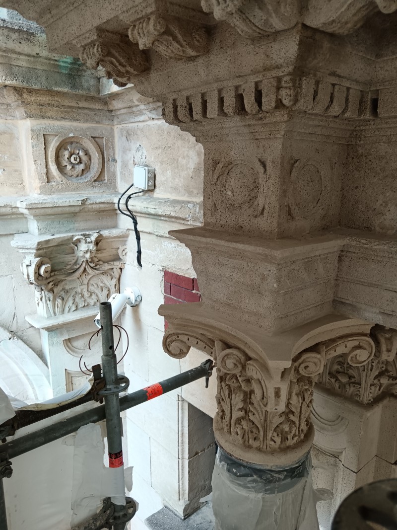 Atelier Giordani - Conservation - Restauration
Edifice – Mobilier - Sculpture – Objets d’art – Moulage –
Pierre, bois métal, polychromie et dorure - Conservation restauration du monument Alexandre Legrand au Palais des Bénédictines - Pierre, statue et pinacle en bronze - Traitement biocide
Nettoyage par microsablage sur le support pierreux
Nettoyage par application de compresses de pulpe de cellulose avec agent complexant EDTA 
Restitution des manques par prises d'empreintes en élastomère et tirés au mortier Altar
Greffe d'un chapiteau
Ragréage des lacunes au mortier Altar
Patine d'harmonisation du support pierreux

Nettoyage de la statue en bronze par microabrasion
Réalisation d'une patine vert-de-gris
Cirage

Nettoyage par microabrasion sur pinacle en bronze
Passivation du support
Cirage