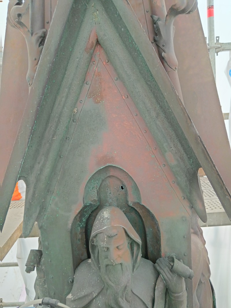 Atelier Giordani - Conservation - Restauration
Edifice – Mobilier - Sculpture – Objets d’art – Moulage –
Pierre, bois métal, polychromie et dorure - Conservation restauration du monument Alexandre Legrand au Palais des Bénédictines - Pierre, statue et pinacle en bronze - Traitement biocide
Nettoyage par microsablage sur le support pierreux
Nettoyage par application de compresses de pulpe de cellulose avec agent complexant EDTA 
Restitution des manques par prises d'empreintes en élastomère et tirés au mortier Altar
Greffe d'un chapiteau
Ragréage des lacunes au mortier Altar
Patine d'harmonisation du support pierreux

Nettoyage de la statue en bronze par microabrasion
Réalisation d'une patine vert-de-gris
Cirage

Nettoyage par microabrasion sur pinacle en bronze
Passivation du support
Cirage