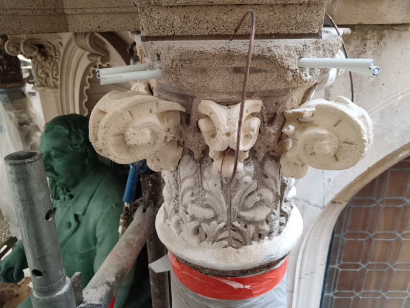 Atelier Giordani - Conservation - Restauration
Edifice – Mobilier - Sculpture – Objets d’art – Moulage –
Pierre, bois métal, polychromie et dorure - Conservation restauration du monument Alexandre Legrand au Palais des Bénédictines - Pierre, statue et pinacle en bronze - Traitement biocide
Nettoyage par microsablage sur le support pierreux
Nettoyage par application de compresses de pulpe de cellulose avec agent complexant EDTA 
Restitution des manques par prises d'empreintes en élastomère et tirés au mortier Altar
Greffe d'un chapiteau
Ragréage des lacunes au mortier Altar
Patine d'harmonisation du support pierreux

Nettoyage de la statue en bronze par microabrasion
Réalisation d'une patine vert-de-gris
Cirage

Nettoyage par microabrasion sur pinacle en bronze
Passivation du support
Cirage