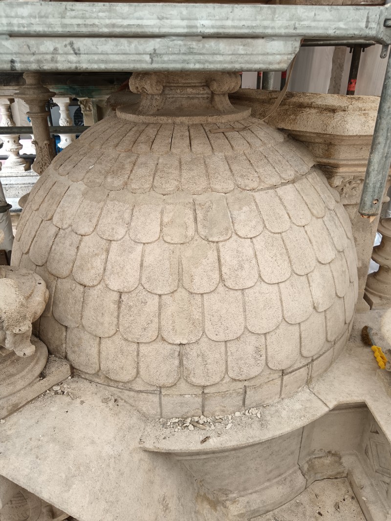 Atelier Giordani - Conservation - Restauration
Edifice – Mobilier - Sculpture – Objets d’art – Moulage –
Pierre, bois métal, polychromie et dorure - Conservation restauration du monument Alexandre Legrand au Palais des Bénédictines - Pierre, statue et pinacle en bronze - Traitement biocide
Nettoyage par microsablage sur le support pierreux
Nettoyage par application de compresses de pulpe de cellulose avec agent complexant EDTA 
Restitution des manques par prises d'empreintes en élastomère et tirés au mortier Altar
Greffe d'un chapiteau
Ragréage des lacunes au mortier Altar
Patine d'harmonisation du support pierreux

Nettoyage de la statue en bronze par microabrasion
Réalisation d'une patine vert-de-gris
Cirage

Nettoyage par microabrasion sur pinacle en bronze
Passivation du support
Cirage