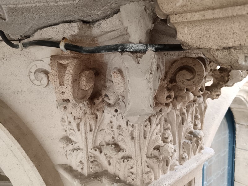 Atelier Giordani - Conservation - Restauration
Edifice – Mobilier - Sculpture – Objets d’art – Moulage –
Pierre, bois métal, polychromie et dorure - Conservation restauration du monument Alexandre Legrand au Palais des Bénédictines - Pierre, statue et pinacle en bronze - Traitement biocide
Nettoyage par microsablage sur le support pierreux
Nettoyage par application de compresses de pulpe de cellulose avec agent complexant EDTA 
Restitution des manques par prises d'empreintes en élastomère et tirés au mortier Altar
Greffe d'un chapiteau
Ragréage des lacunes au mortier Altar
Patine d'harmonisation du support pierreux

Nettoyage de la statue en bronze par microabrasion
Réalisation d'une patine vert-de-gris
Cirage

Nettoyage par microabrasion sur pinacle en bronze
Passivation du support
Cirage