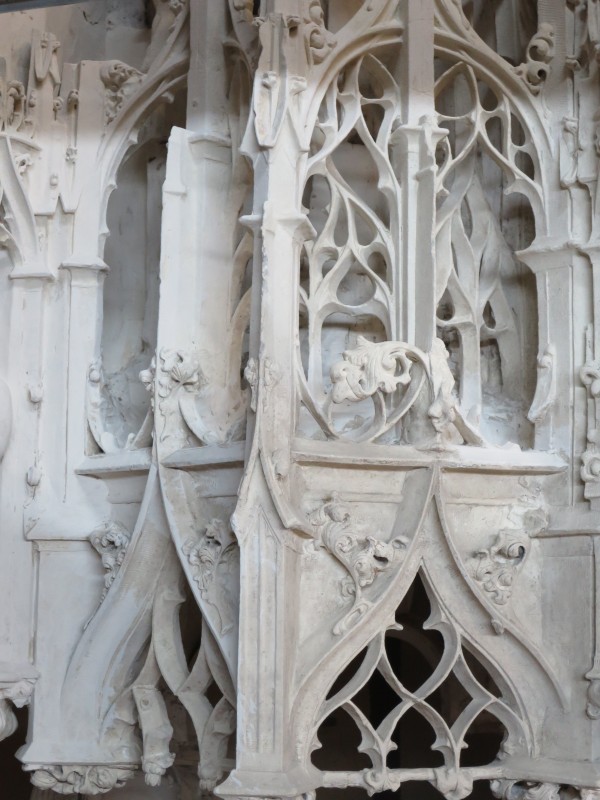Atelier Giordani - Conservation - Restauration
Edifice – Mobilier - Sculpture – Objets d’art – Moulage –
Pierre, bois métal, polychromie et dorure - Conservation restauration du tour de chœur de la Cathédrale Notre Dame de Chartres - Pierre - - Dépoussiérage soigneux
- Pré-consolidation de l'épiderme
- Nettoyage par application de latex pelable
- Nettoyage complémentaire par application de compresse de carbonate d'ammonium
- Rinçage à l'eau déminéralisé et brossage doux
- Purge des joints défaillants et rejointoiement
- Consolidation du support
- Traitement des ferrures, agrafes et éléments ferreux
- Reprise d'enduits et ragréages
- Goujonnages et collages
-Patine d'harmonisation