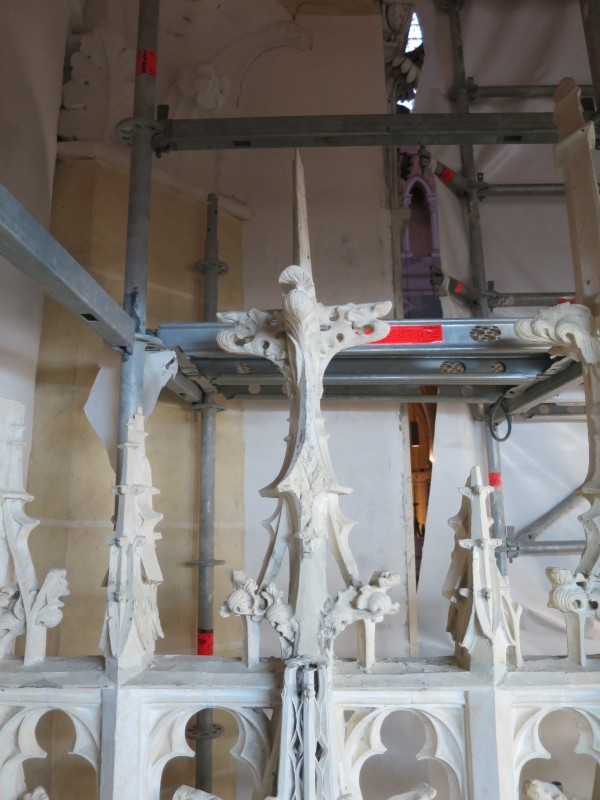 Atelier Giordani - Conservation - Restauration
Edifice – Mobilier - Sculpture – Objets d’art – Moulage –
Pierre, bois métal, polychromie et dorure - Conservation restauration du tour de chœur de la Cathédrale Notre Dame de Chartres - Pierre - - Dépoussiérage soigneux
- Pré-consolidation de l'épiderme
- Nettoyage par application de latex pelable
- Nettoyage complémentaire par application de compresse de carbonate d'ammonium
- Rinçage à l'eau déminéralisé et brossage doux
- Purge des joints défaillants et rejointoiement
- Consolidation du support
- Traitement des ferrures, agrafes et éléments ferreux
- Reprise d'enduits et ragréages
- Goujonnages et collages
-Patine d'harmonisation