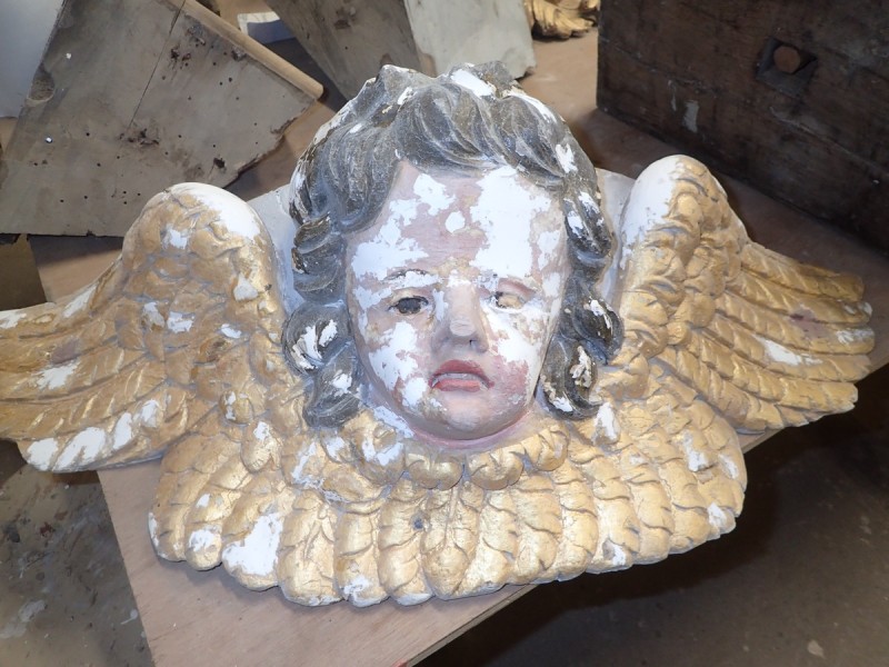 Atelier Giordani - Conservation - Restauration
Edifice – Mobilier - Sculpture – Objets d’art – Moulage –
Pierre, bois métal, polychromie et dorure - Conservation-restauration – Retable majeur - Bois peint - OPÉRATIONS RÉALISÉES
-	Dépose, transfert et dépoussiérage
-	Traitement insecticide curatif et consolidation des bois 
-	Révision et consolidation des assemblages
-	Restitution et compléments des éléments manquants
-	Greffes
-	Nettoyage et fixage
-	Masticages, réintégrations colorées, 
dorure à la mixtion et mises en cire
- Transfert et repose