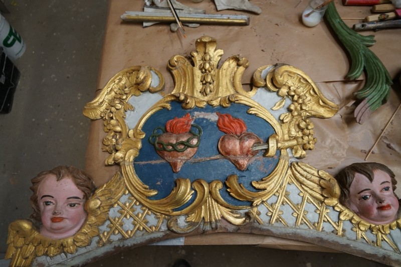 Atelier Giordani - Conservation - Restauration
Edifice – Mobilier - Sculpture – Objets d’art – Moulage –
Pierre, bois métal, polychromie et dorure - Conservation-restauration – Retable majeur - Bois peint - OPÉRATIONS RÉALISÉES
-	Dépose, transfert et dépoussiérage
-	Traitement insecticide curatif et consolidation des bois 
-	Révision et consolidation des assemblages
-	Restitution et compléments des éléments manquants
-	Greffes
-	Nettoyage et fixage
-	Masticages, réintégrations colorées, 
dorure à la mixtion et mises en cire
- Transfert et repose