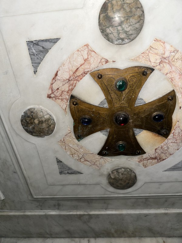 Atelier Giordani - Conservation - Restauration
Edifice – Mobilier - Sculpture – Objets d’art – Moulage –
Pierre, bois métal, polychromie et dorure - Conservation restauration retable St Joseph de la Basilique Notre-Dame - Bois - Marbre - Dorure - - Dépose-repose et transfert en atelier des ornements pour interventions
- Traitement insecticide des ornements bois
- Dépoussiérage soigneux
- Consolidation chimique du bois
- Nettoyage au TAC
- Passivation des éléments ferreux
- Vérification des systèmes d'assemblages
- Restitutions par goujonnage et collage des éléments mobiles et éléments modelés
- Comblements des manques et lacunes
- Masticage des lacunes de surfaces
- Réintégration colorées ponctuelles
- Dorures à la mixtion