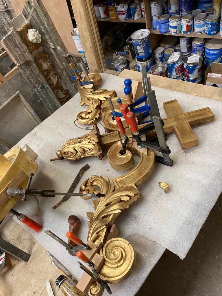 Atelier Giordani - Conservation - Restauration
Edifice – Mobilier - Sculpture – Objets d’art – Moulage –
Pierre, bois métal, polychromie et dorure - Conservation restauration retable St Joseph de la Basilique Notre-Dame - Bois - Marbre - Dorure - - Dépose-repose et transfert en atelier des ornements pour interventions
- Traitement insecticide des ornements bois
- Dépoussiérage soigneux
- Consolidation chimique du bois
- Nettoyage au TAC
- Passivation des éléments ferreux
- Vérification des systèmes d'assemblages
- Restitutions par goujonnage et collage des éléments mobiles et éléments modelés
- Comblements des manques et lacunes
- Masticage des lacunes de surfaces
- Réintégration colorées ponctuelles
- Dorures à la mixtion