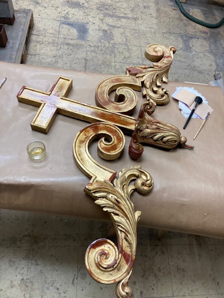 Atelier Giordani - Conservation - Restauration
Edifice – Mobilier - Sculpture – Objets d’art – Moulage –
Pierre, bois métal, polychromie et dorure - Conservation restauration retable St Joseph de la Basilique Notre-Dame - Bois - Marbre - Dorure - - Dépose-repose et transfert en atelier des ornements pour interventions
- Traitement insecticide des ornements bois
- Dépoussiérage soigneux
- Consolidation chimique du bois
- Nettoyage au TAC
- Passivation des éléments ferreux
- Vérification des systèmes d'assemblages
- Restitutions par goujonnage et collage des éléments mobiles et éléments modelés
- Comblements des manques et lacunes
- Masticage des lacunes de surfaces
- Réintégration colorées ponctuelles
- Dorures à la mixtion