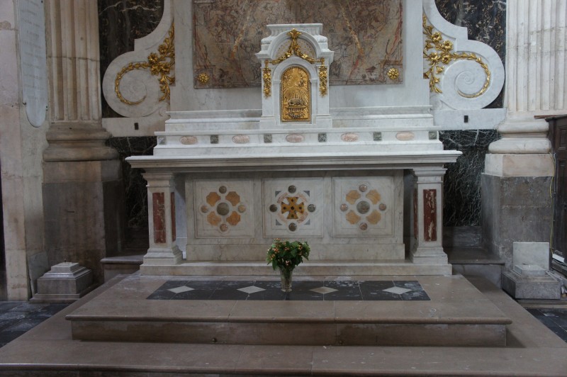 Atelier Giordani - Conservation - Restauration
Edifice – Mobilier - Sculpture – Objets d’art – Moulage –
Pierre, bois métal, polychromie et dorure - Conservation restauration retable St Joseph de la Basilique Notre-Dame - Bois - Marbre - Dorure - - Dépose-repose et transfert en atelier des ornements pour interventions
- Traitement insecticide des ornements bois
- Dépoussiérage soigneux
- Consolidation chimique du bois
- Nettoyage au TAC
- Passivation des éléments ferreux
- Vérification des systèmes d'assemblages
- Restitutions par goujonnage et collage des éléments mobiles et éléments modelés
- Comblements des manques et lacunes
- Masticage des lacunes de surfaces
- Réintégration colorées ponctuelles
- Dorures à la mixtion