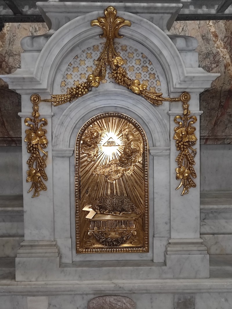 Atelier Giordani - Conservation - Restauration
Edifice – Mobilier - Sculpture – Objets d’art – Moulage –
Pierre, bois métal, polychromie et dorure - Conservation restauration retable St Joseph de la Basilique Notre-Dame - Bois - Marbre - Dorure - - Dépose-repose et transfert en atelier des ornements pour interventions
- Traitement insecticide des ornements bois
- Dépoussiérage soigneux
- Consolidation chimique du bois
- Nettoyage au TAC
- Passivation des éléments ferreux
- Vérification des systèmes d'assemblages
- Restitutions par goujonnage et collage des éléments mobiles et éléments modelés
- Comblements des manques et lacunes
- Masticage des lacunes de surfaces
- Réintégration colorées ponctuelles
- Dorures à la mixtion