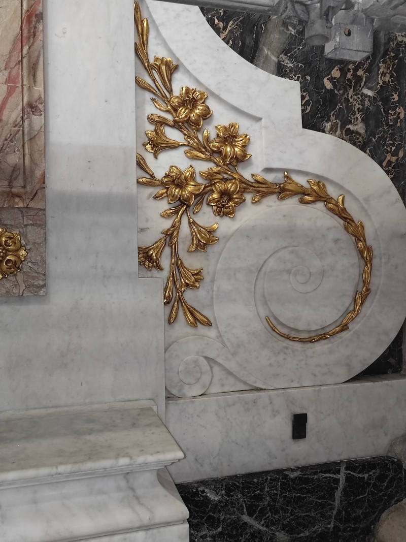 Atelier Giordani - Conservation - Restauration
Edifice – Mobilier - Sculpture – Objets d’art – Moulage –
Pierre, bois métal, polychromie et dorure - Conservation restauration retable St Joseph de la Basilique Notre-Dame - Bois - Marbre - Dorure - - Dépose-repose et transfert en atelier des ornements pour interventions
- Traitement insecticide des ornements bois
- Dépoussiérage soigneux
- Consolidation chimique du bois
- Nettoyage au TAC
- Passivation des éléments ferreux
- Vérification des systèmes d'assemblages
- Restitutions par goujonnage et collage des éléments mobiles et éléments modelés
- Comblements des manques et lacunes
- Masticage des lacunes de surfaces
- Réintégration colorées ponctuelles
- Dorures à la mixtion