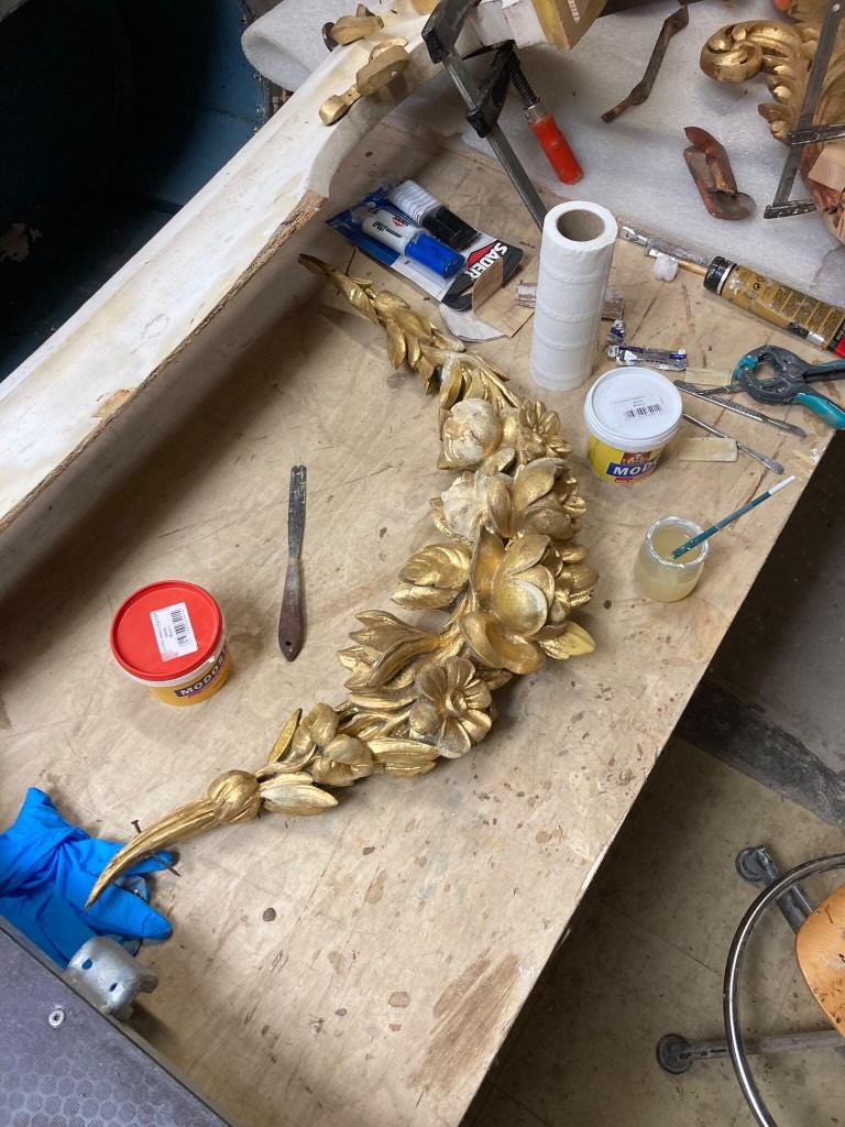 Atelier Giordani - Conservation - Restauration
Edifice – Mobilier - Sculpture – Objets d’art – Moulage –
Pierre, bois métal, polychromie et dorure - Conservation restauration retable St Joseph de la Basilique Notre-Dame - Bois - Marbre - Dorure - - Dépose-repose et transfert en atelier des ornements pour interventions
- Traitement insecticide des ornements bois
- Dépoussiérage soigneux
- Consolidation chimique du bois
- Nettoyage au TAC
- Passivation des éléments ferreux
- Vérification des systèmes d'assemblages
- Restitutions par goujonnage et collage des éléments mobiles et éléments modelés
- Comblements des manques et lacunes
- Masticage des lacunes de surfaces
- Réintégration colorées ponctuelles
- Dorures à la mixtion
