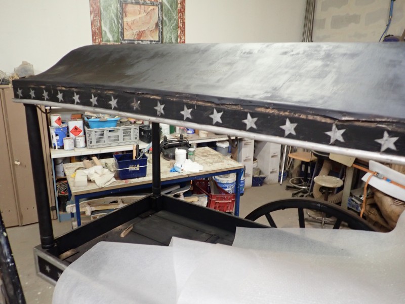 Atelier Giordani - Conservation - Restauration
Edifice – Mobilier - Sculpture – Objets d’art – Moulage –
Pierre, bois métal, polychromie et dorure - Restauration d'un corbillard pour la commune de Mareil-Marly - Bois et métal peint - -Transfert en atelier pour intervention
-Dépoussiérage sous aspiration contrôlée
-Nettoyage au triammonium citrate
-Traitement insecticide par anoxie dynamique et préventif par application d'un insecticide adapté
-Consolidation chimique du bois par imprégnation de résine
-Greffes de bois pour les manques
-Réfection intérieur du toit
Retouches de polychromie et harmonisation