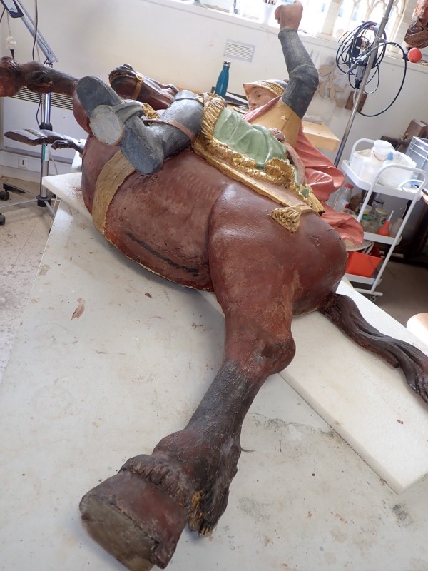 Atelier Giordani - Conservation - Restauration
Edifice – Mobilier - Sculpture – Objets d’art – Moulage –
Pierre, bois métal, polychromie et dorure - Restauration du retable latéral sud de l’église Saint Georges - Dépose partielle du retable, traitement des statues et décors d’applique infestés d’insectes xylophages par passage en machine d’anoxie dynamique (traitement par privation d’oxygène) - OPÉRATIONS RÉALISÉES

Reprise de la structure, greffes, et restitution des manques. 

Nettoyage de l’ensemble, fixation des zones de peinture écaillante, et restauration de la polychromie par réalisation 
de retouches de faux-bois et reprise de la dorure.